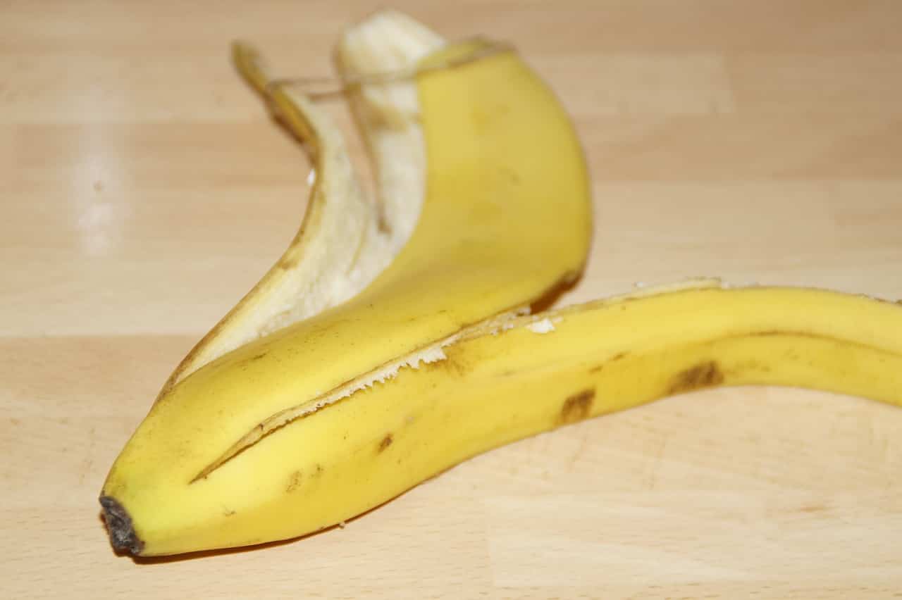 Coaja de banana pentru riduri