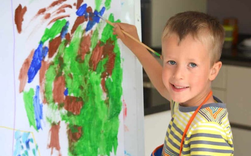 Cum putem stimula creativitatea și imaginația copiilor