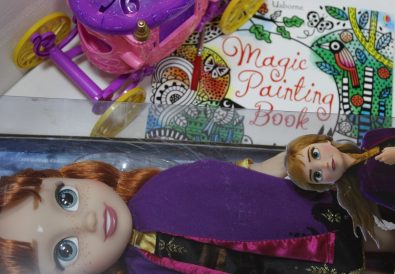 cadouri pentru copii jucarii de pe uak.ro - papușă Anna Frozen și carte Usborne