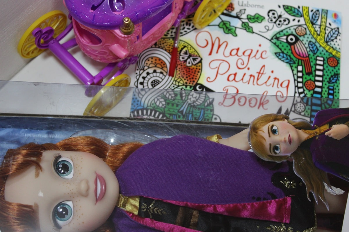 cadouri pentru copii jucarii de pe uak.ro - papușă Anna Frozen și carte Usborne