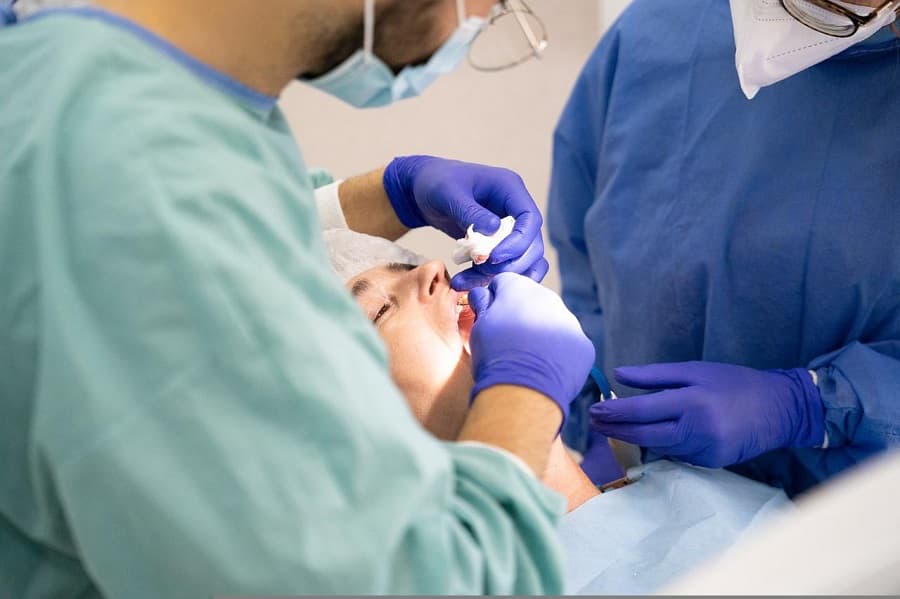 chirurgie dentară extracții dentare